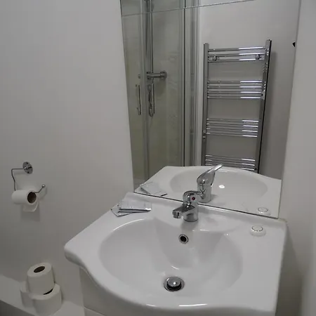 Vendégház Ava Leeds