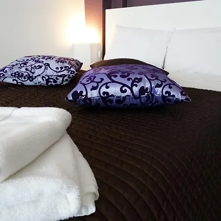 Ava Guest house 2*